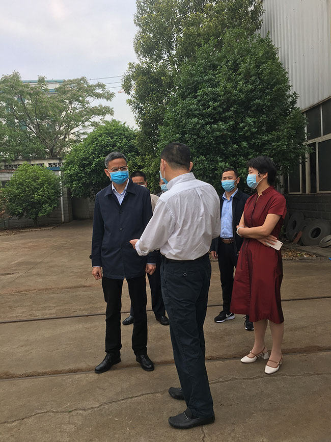 市委領導到企業(yè)視察工作2.jpg